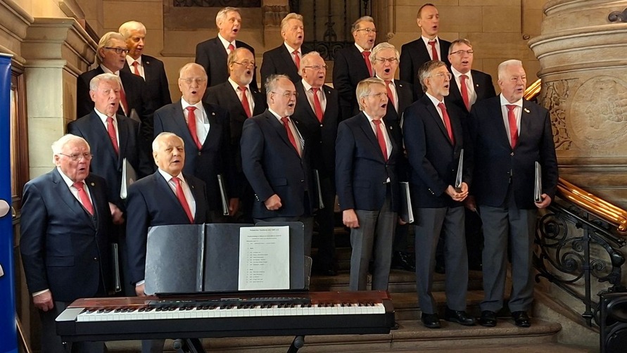 Der Polizeichor Hamburg singt beim Neujahrsempfang im Hamburger Rathaus